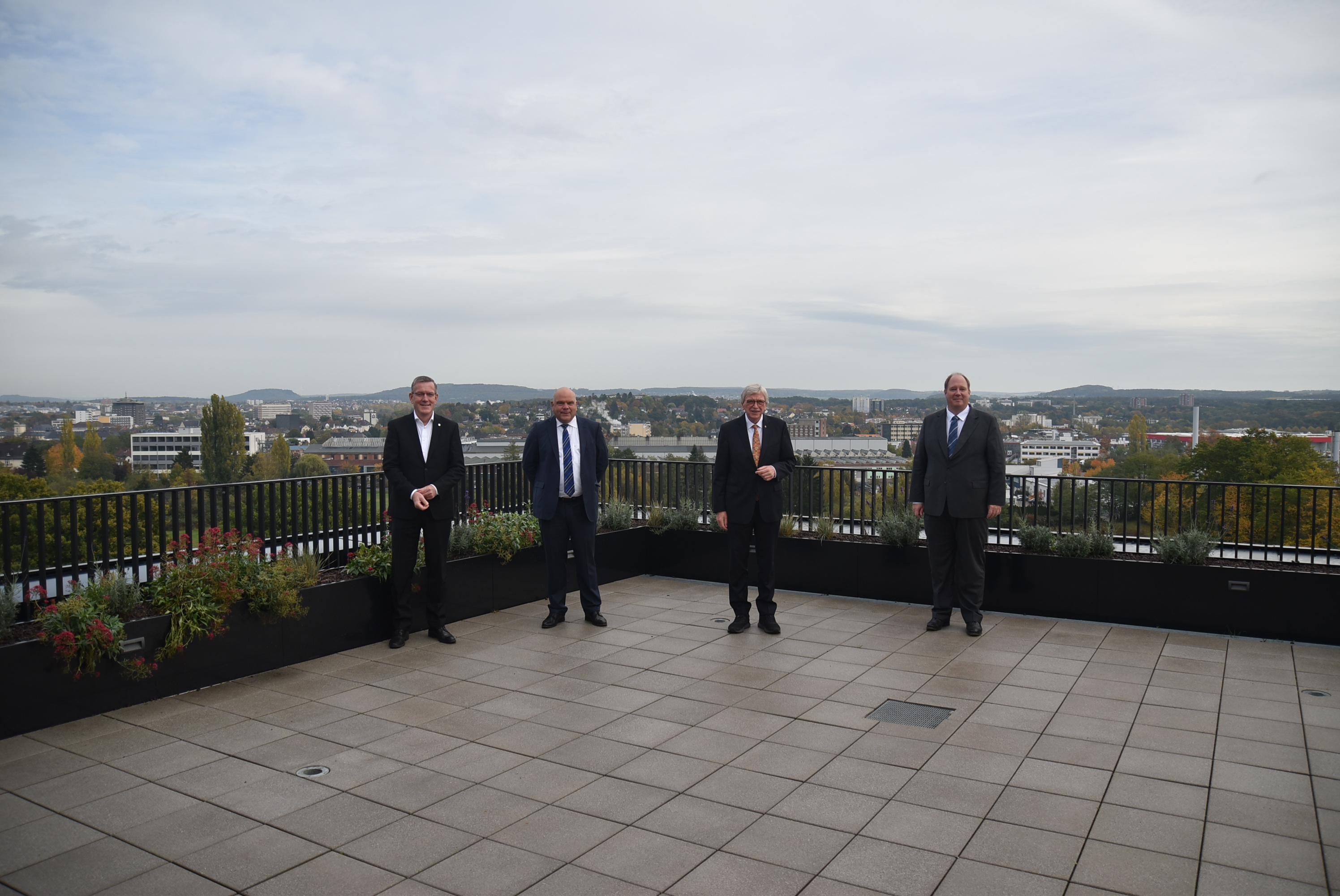 (v.l.n.r.): Dipl.-Kfm. Andreas Meuer, Prof. Dr. Andreas Vilcinskas, Volker Bouffier, Prof. Dr. Helge Braun